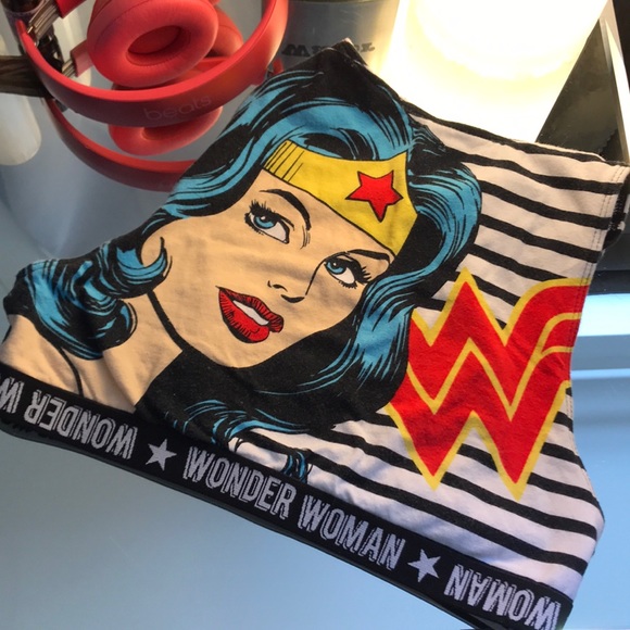 ๐ซ๐ซ๐ซ DC Comics Wonder Woman Crop Top / Bra - Picture 2 of 5